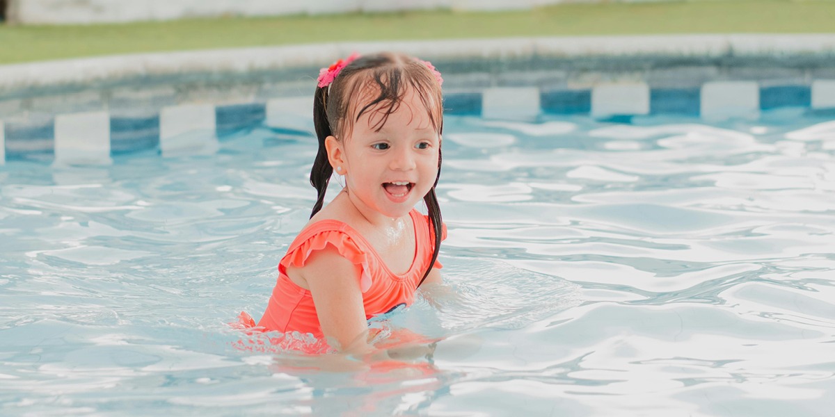 Enfant Piscine Beau temps